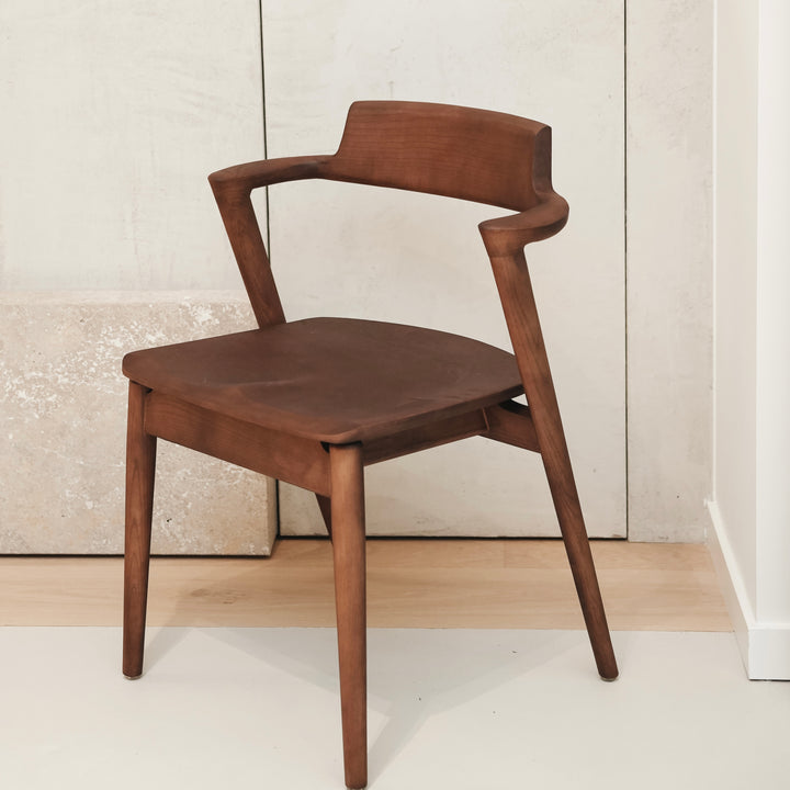 Jules dining chair by Mowelli – sustainable and eco-friendly wooden chair with curved backrest in minimalist interior