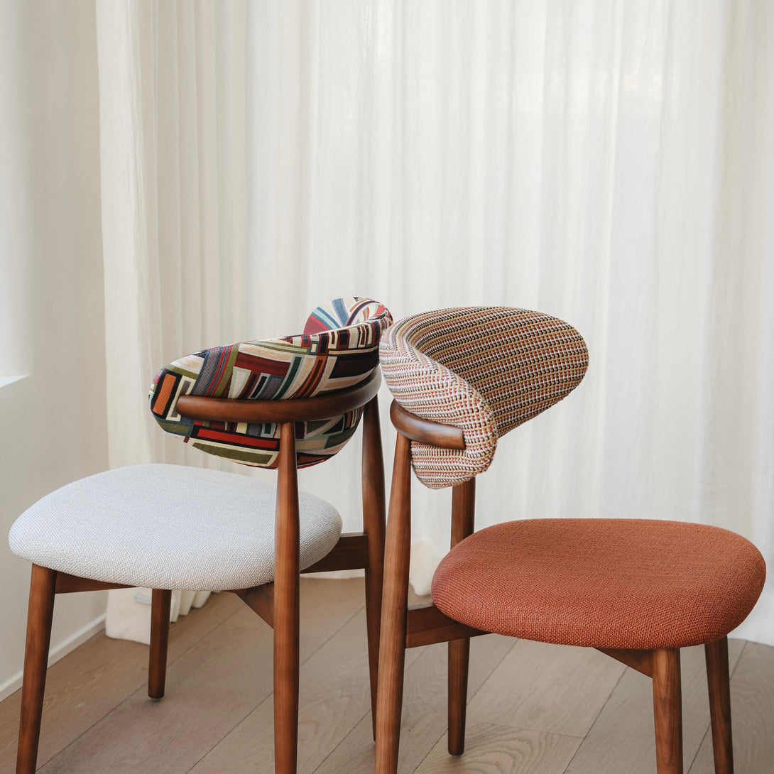 Mowelli x Rebo - Coco and Mowelli x Rebo - Jeanne dining chairs standing back to back with each other 