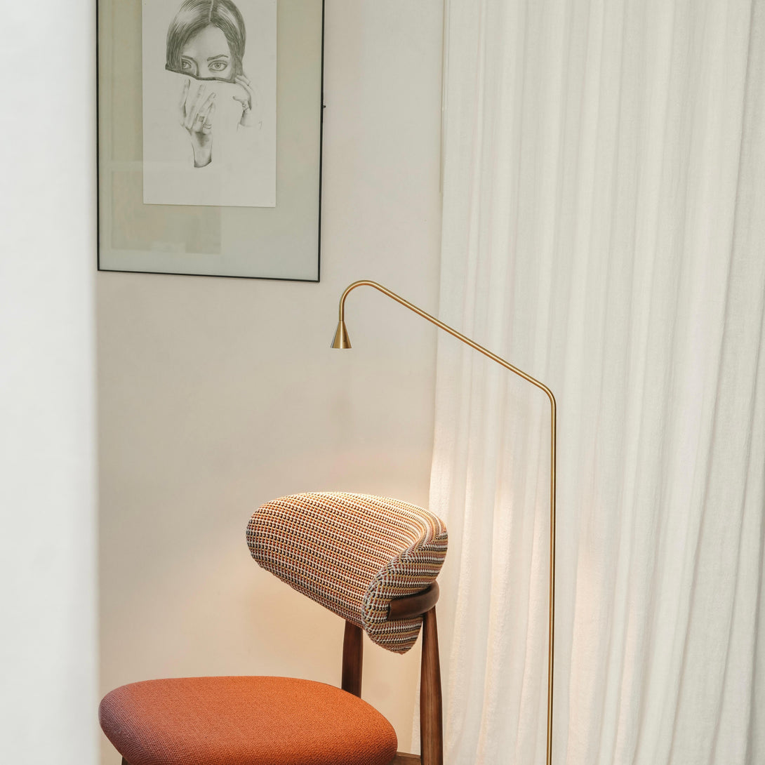 Mowelli x Rebo - Jeanne dining chair standing in a corner