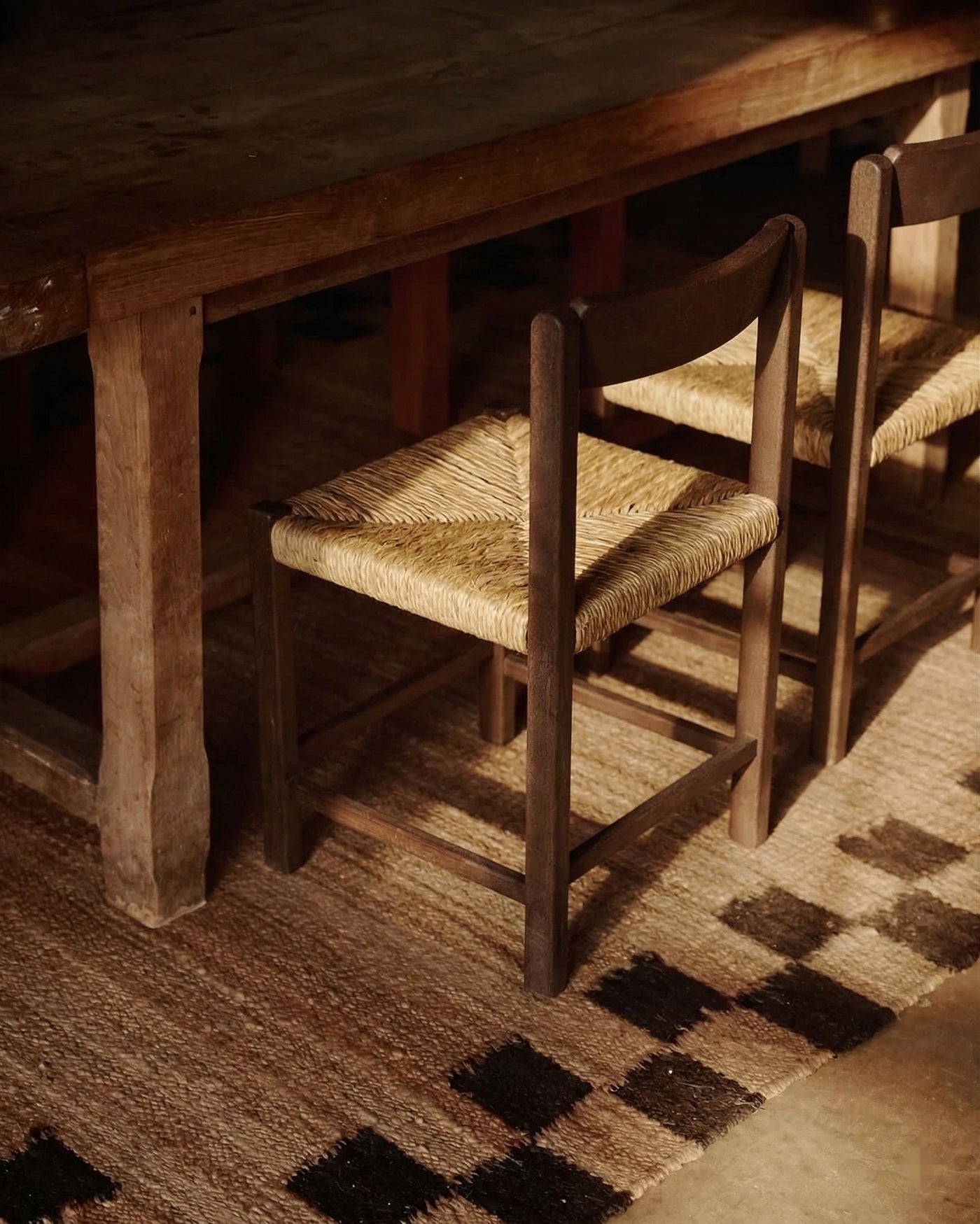 Mowelli Leo dining chair with handwoven rush seat, rubwood brown finish