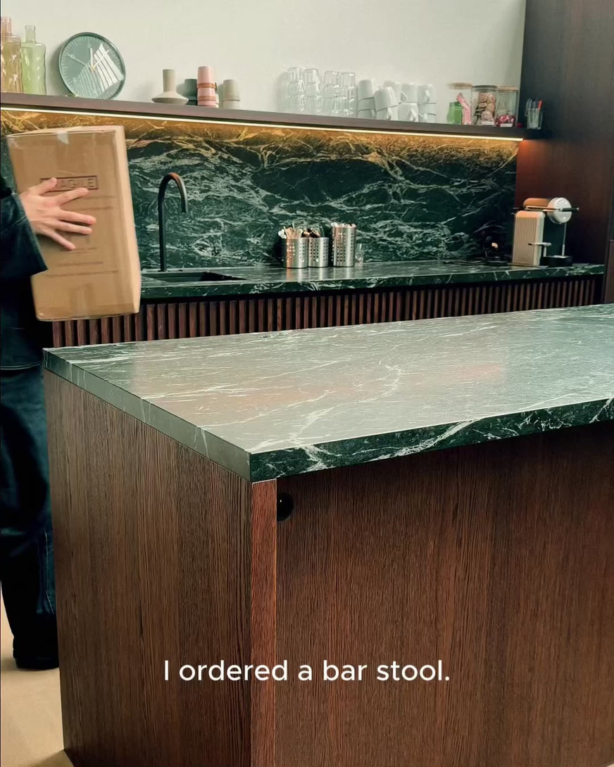 Assembly video of the Mowelli Gigi bar chair.